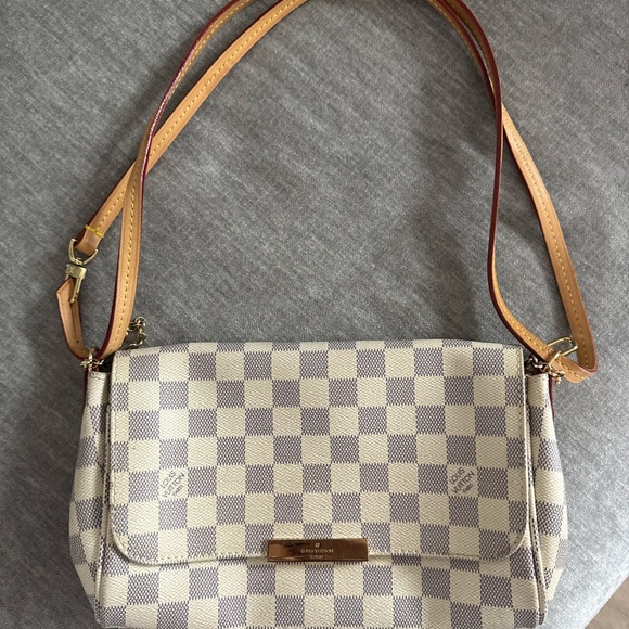 Louis Vuitton Checkered Shoulder Bag - Picture 1 of 1